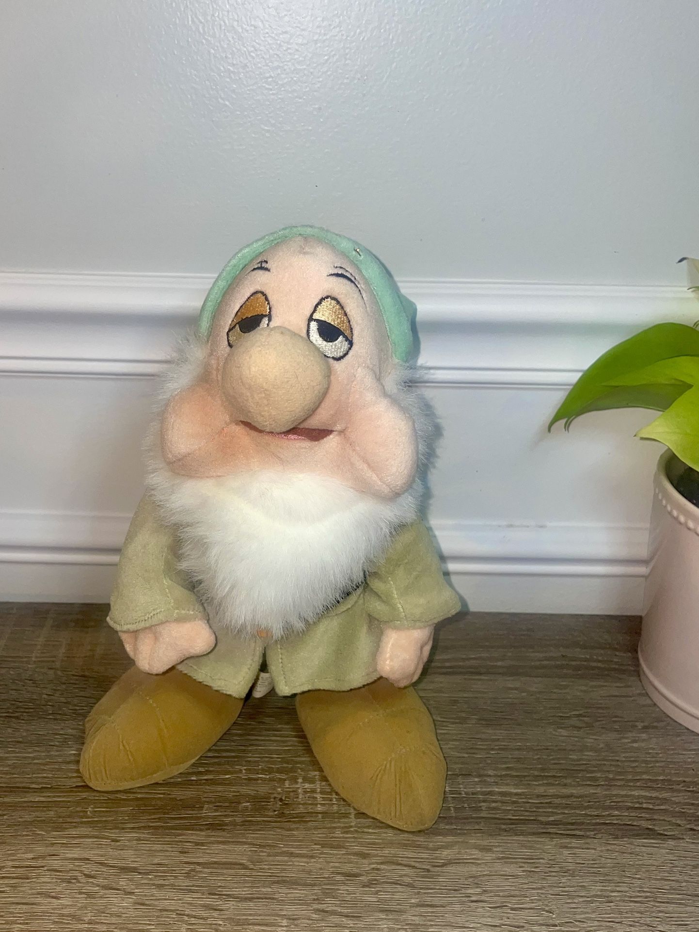 Disney Store Snow White & Seven Dwarfs 11”Sleepy Plush Stuffed Animal Toy.(#16)