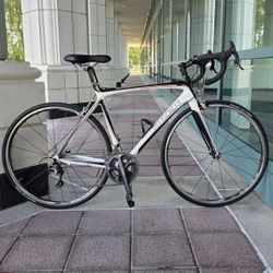 17 lb. All-Carbon Trek Madone 6.9 Racing Bike