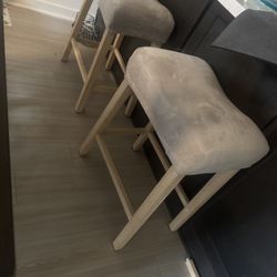 2 Barstools