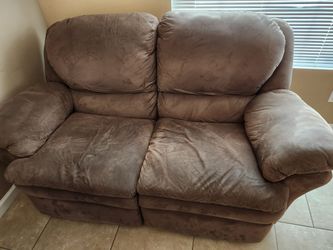 Sofa and love seat recliners