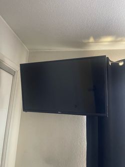 32-inch TV $35 OBO