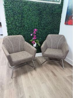 Set of 2 Modern Accent Chairs – Excellent Condition