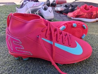 Nike superfly soccer cleats us size 5youth