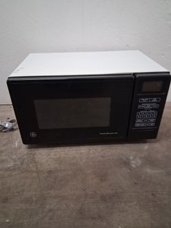 Microwave works great pickup 3-8:30 pm rainbow/charleston cash only read description