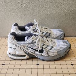 Women’s Size 7 Nike Nike Air Max Torch 4 sneakers wolf grey 