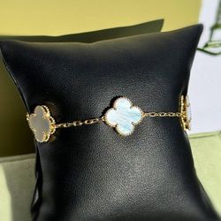 18k yellow gold Van cleef Alhambra style White Mother of pearl 5 motifs clover shape stone bracelet