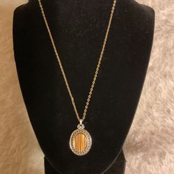 Goldtone Necklace With Pendant (Sarah Cov )