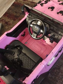 Pink barbie jeep for little girl good condition NEEDS A NEW HOME