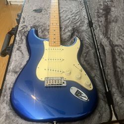 (((. FENDER. STRATOCASTER  ULTRA )))