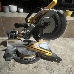 Dealt 60v Miter Saw 