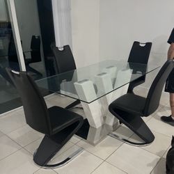 BLACK FRIDAY SALE !!!!!!! 5 Piece Dining SET!!!!!