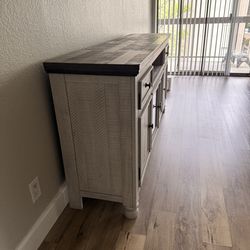 ENTERTAINMENT CENTER