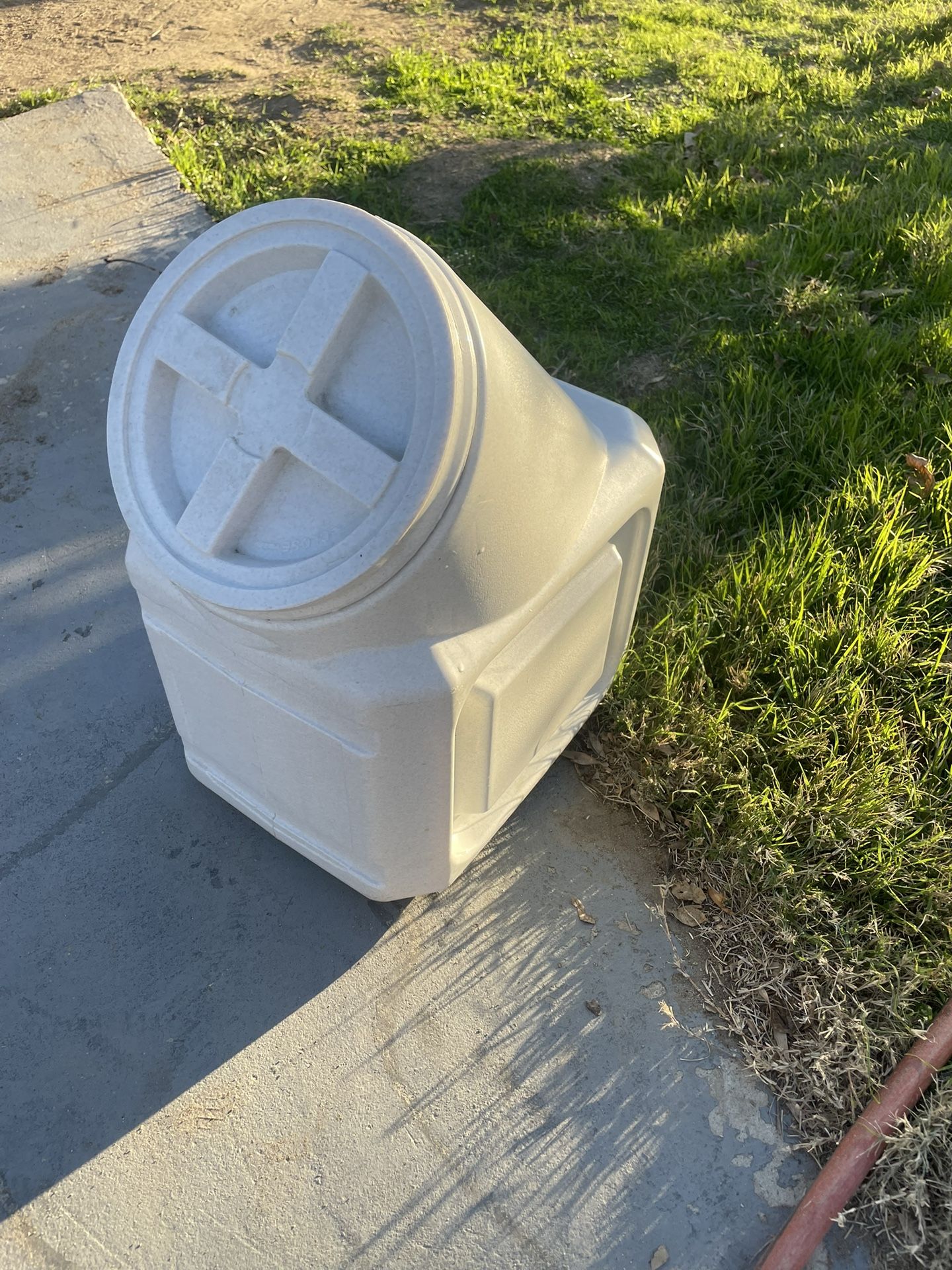 Pet Food Storage Container + Pet Leash