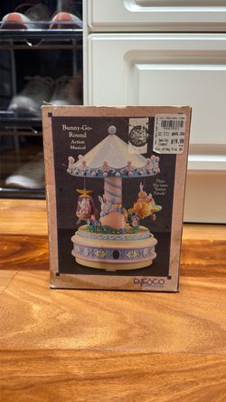 Vintage bunny go musical