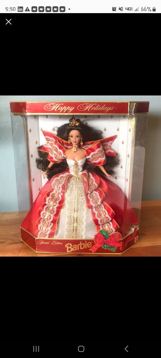 1997 RARE Gold Background H17832appy Holidays Special Edition Barbie W Misprint