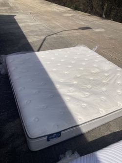 King Beautyrest Mattress $150