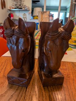 Vintage horse head hand carved wooden book ends, MCM mid century retro horse sculpture, horse figurines bookends,chess piece, Knight