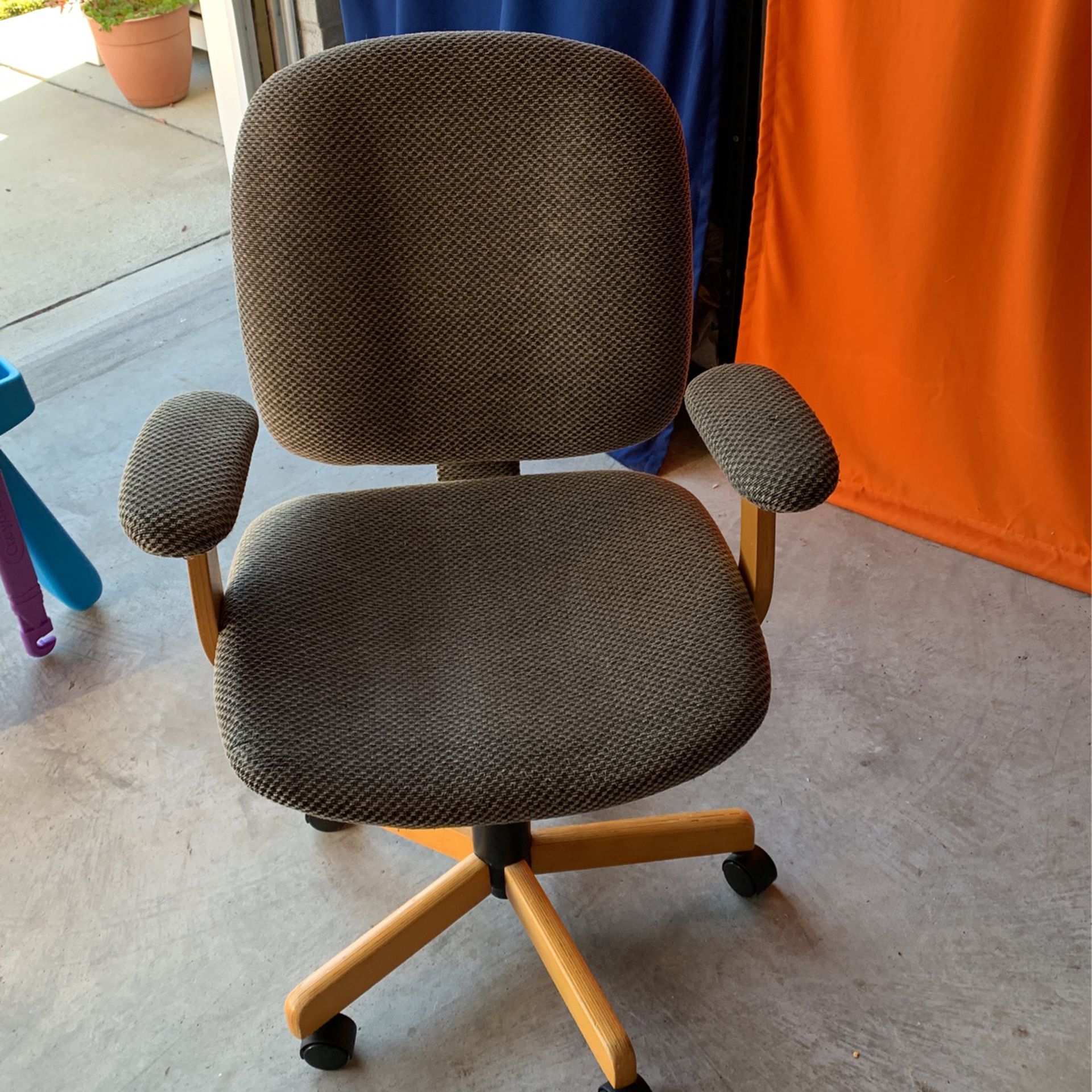 Office/Desk Chair - Adjustable Height