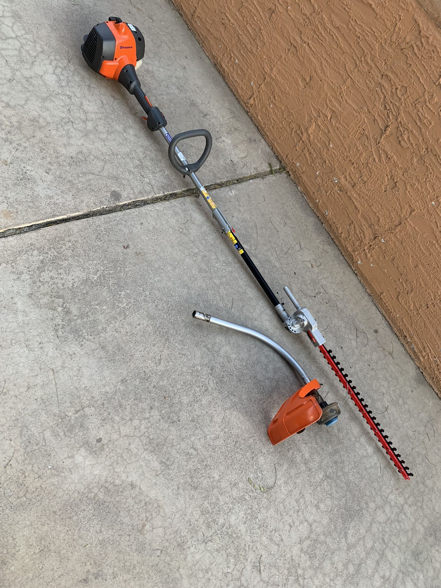 Husqvarna 128CD 2Cycle Curved Shaft String Trimmer for Sale in Phoenix
