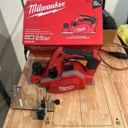 Milwaukee M18 18V Lithium-lon Cordless 3-1/4 in. Planer (Tool-Only)