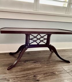 Mahogany Wood Duncan Phyfe Coffee Table with Carved Base