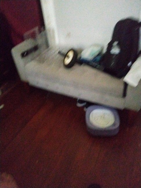 Vendo Estas Cosas Por1wue ME Voy A Salir Del As partamento Y ME Urge Vender