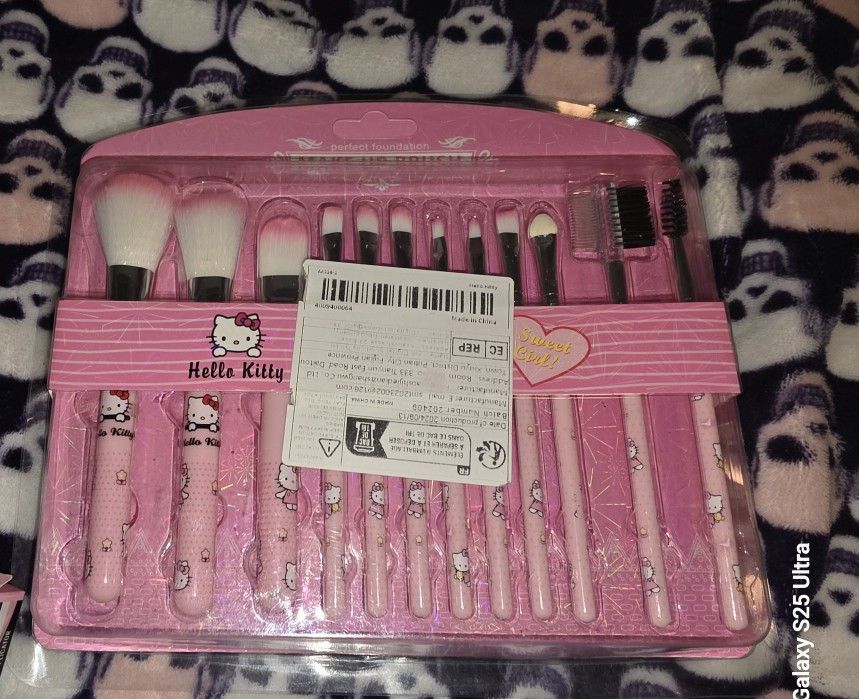 Hello kitty makeup brushes
