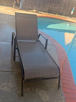 Pool side lounge chair