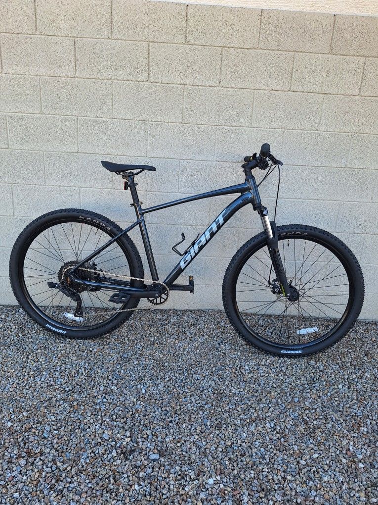 GIANT TALON 4 MOUNTAIN BIKE 29 ER 1 X 8 SPEED( LARGE) CHECK MY OTHER BIKES