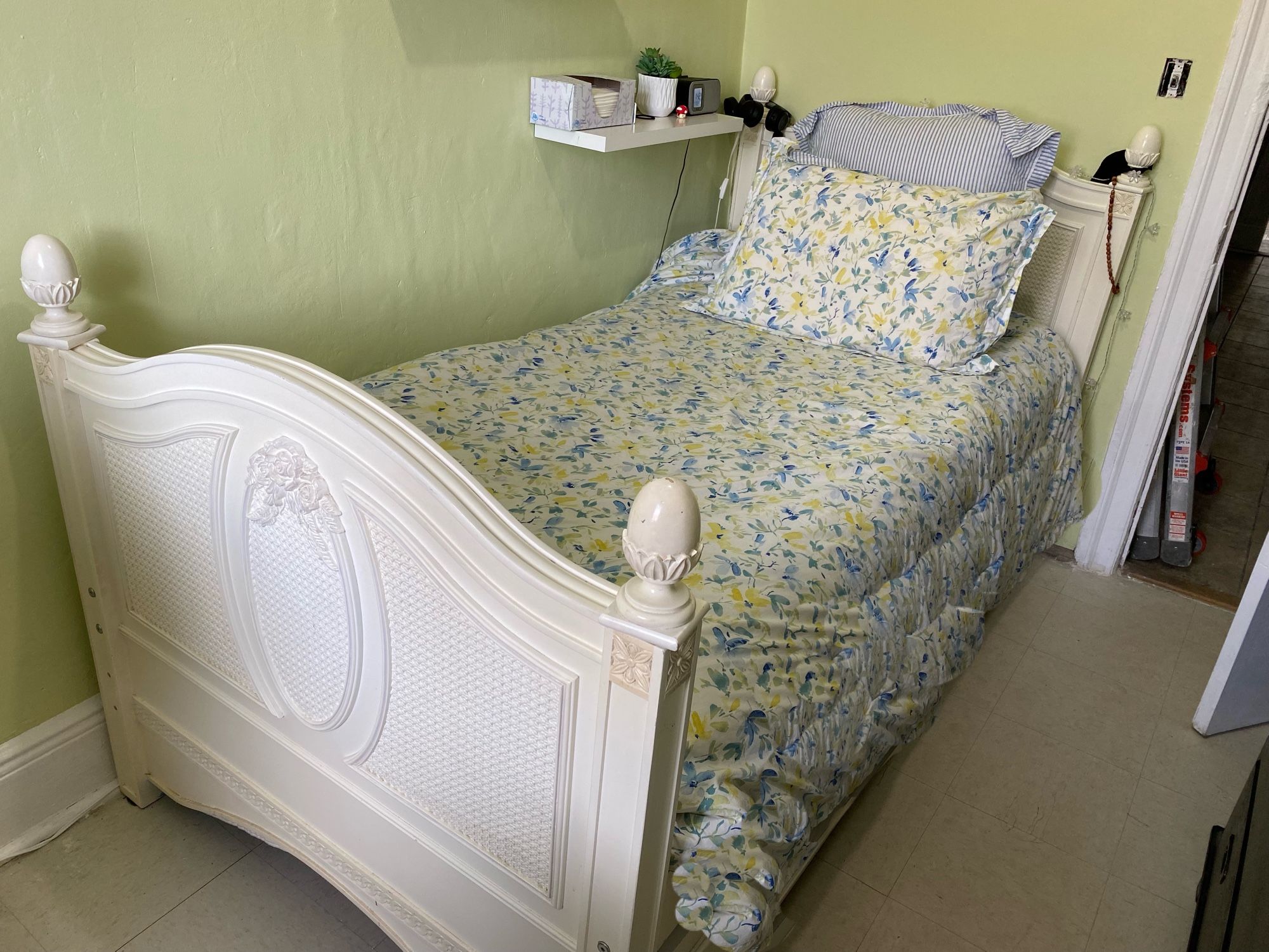 Solid Wood Twin Bed By Stanley Furniture