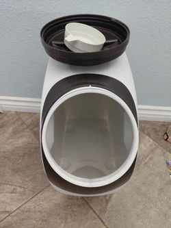 Pet food storage