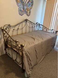 Trundle bed