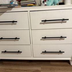 Dresser / Changing Table 