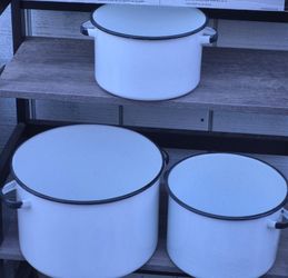Set of 3 White Pots with Lids