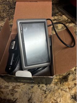 Garmin nüvi 1450 LMT GPS Lifetime Maps Bundle