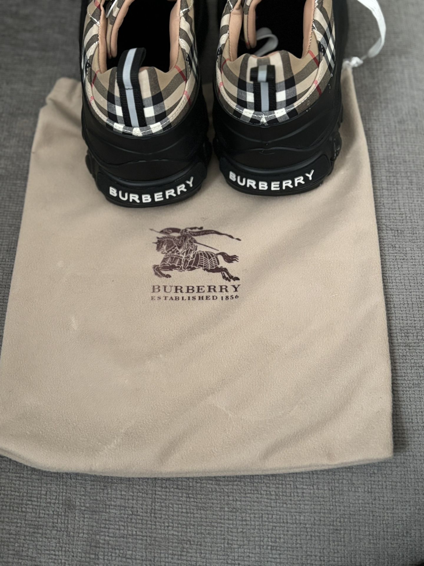 Burberry Shoes (women)