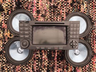 Mercedes Benz 2002 Stereo Radio/4x Speakers