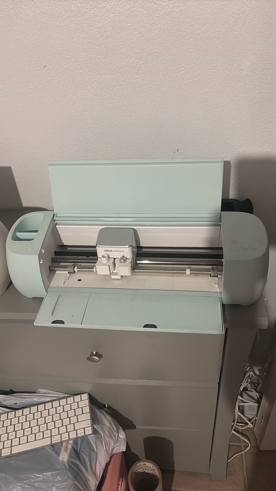 Cricut explore 3 PERFECT CONDITION