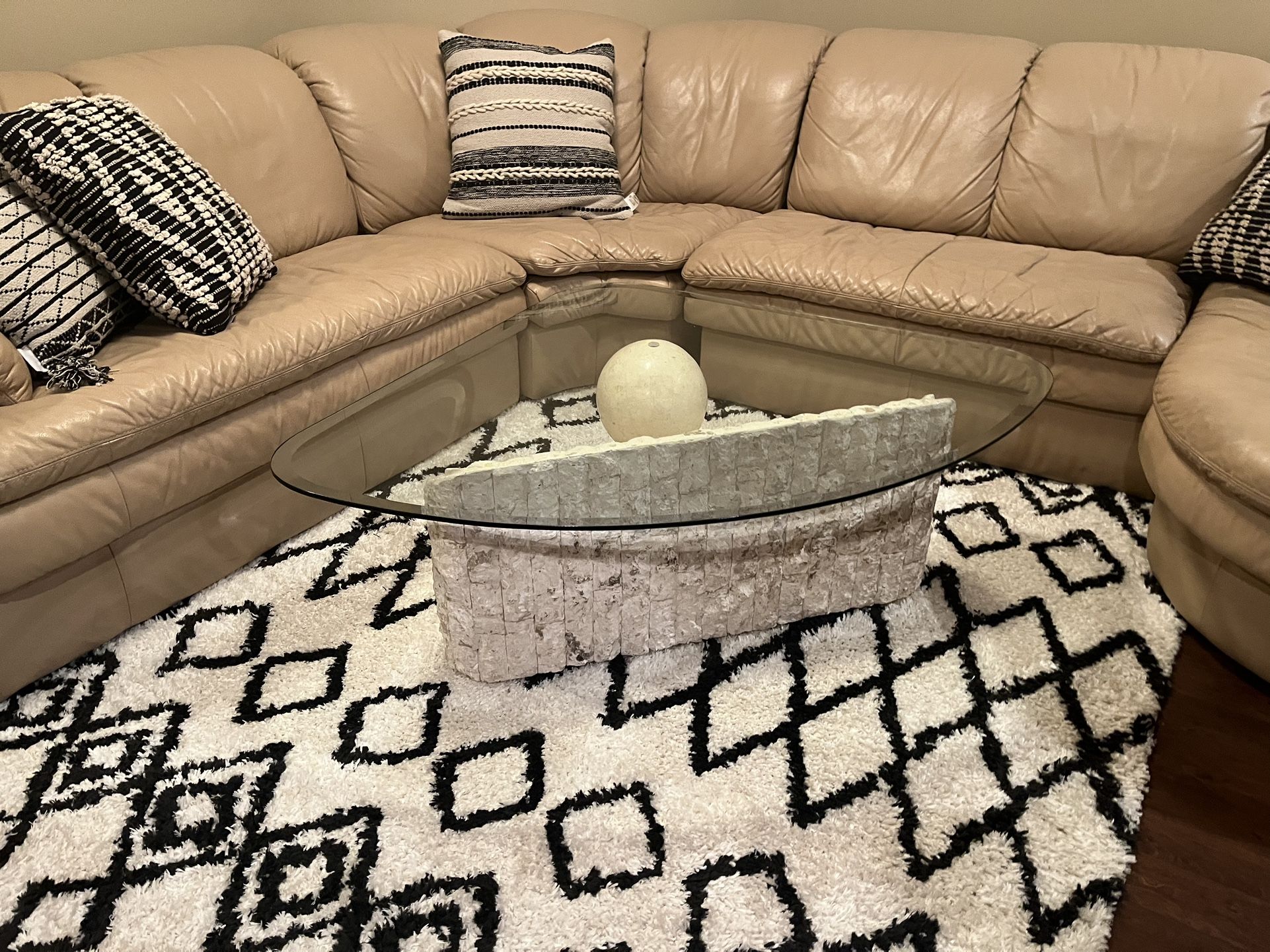 Glass coffee table with stone-like bottom