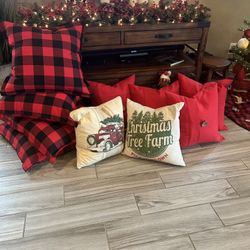 10 Christmas Pillows