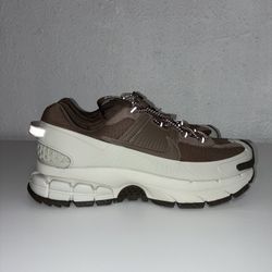 (NEW) Nike Zoom Vomero Women’s Size 9.5 Roam Light Bone Mink Brown HQ2181-006
