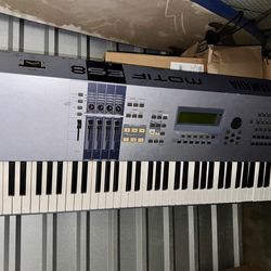 Yamaha Motif ES8 - 88-Key Weighted Workstation Synthesizer - Excellent Condition