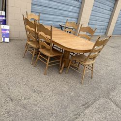 🎁BEAUTIFUL VINTAGE SOLID WOOD DINNER TABLE/6 CHAIRS  AND  2 EXTENSIONS- SHING LEE BRAND-FITS 8 PEOPLE🎁 Delivery Available