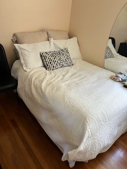 Full size bed