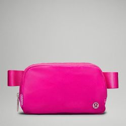 Lululemon Everywhere Belt Bag 1L - Sonic Pink With Wordmark
