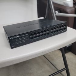 NETGEAR 24-Port Gigabit Ethernet Unmanaged Essentials Switch (GS324)