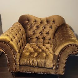 Well Maintained Cushion Chair 