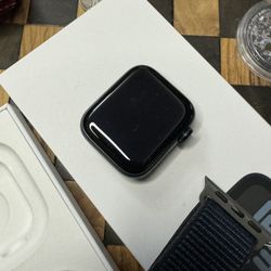 Apple Watch SE 2nd Gen 40mm Cell Midnight Case W/ Midnight Sport Loop MRGD3LL/A