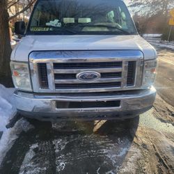2012 Ford E-350