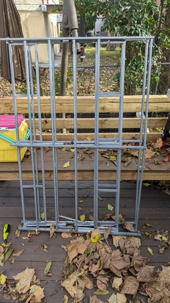 Queen Sized Collapsible Metal platform Bedframe